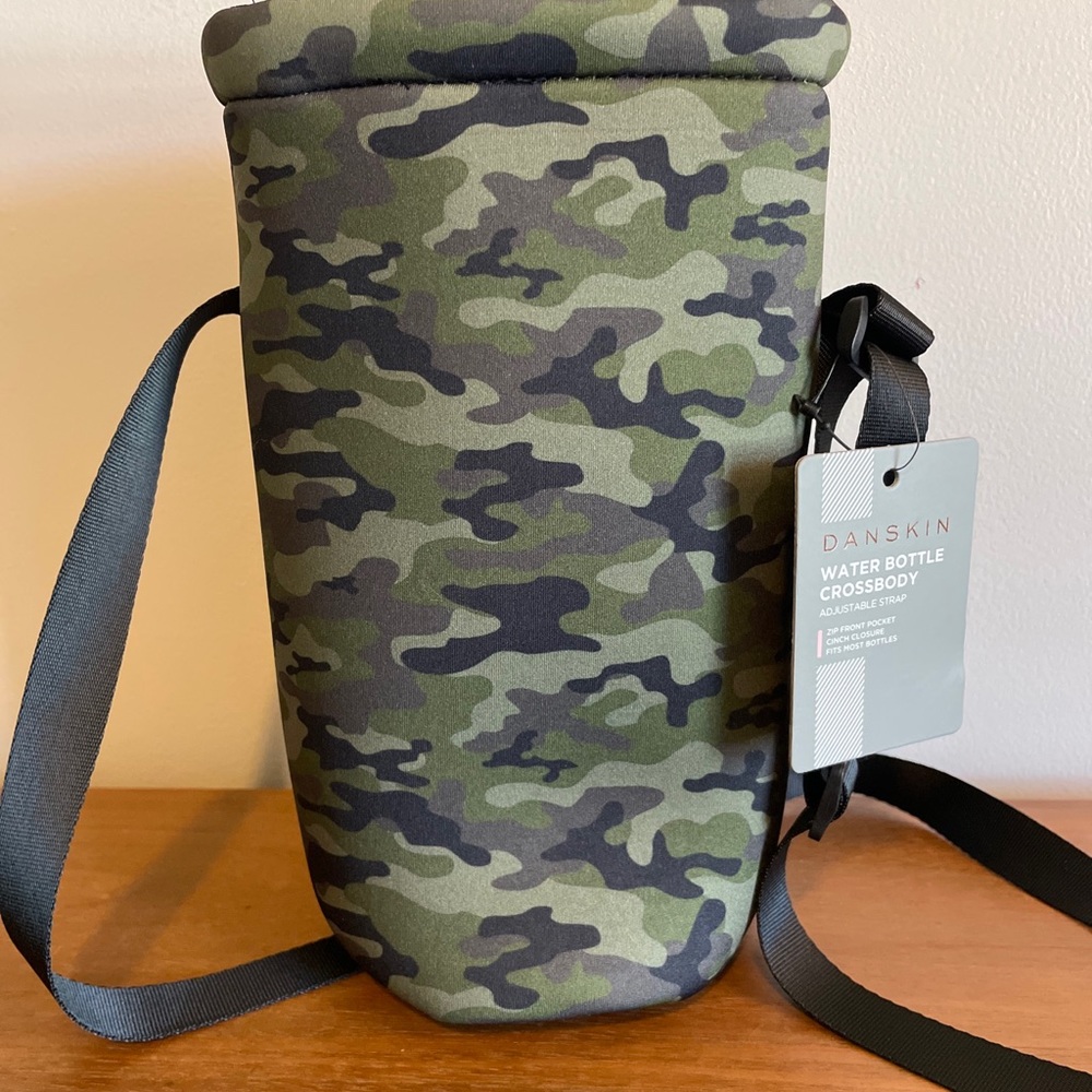Danskin Water Bottle Adjustable Crossbody Camo With Zipper Pocket